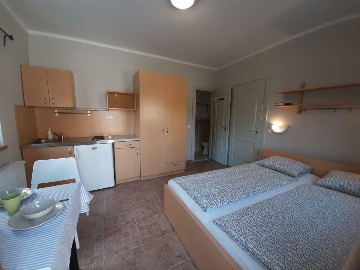 Familia Apartmanhaz Keszthely Exterior foto