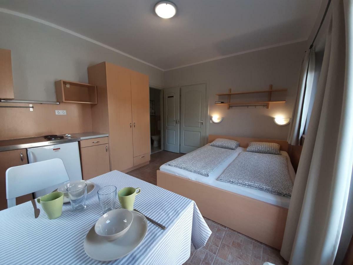 Familia Apartmanhaz Keszthely Exterior foto