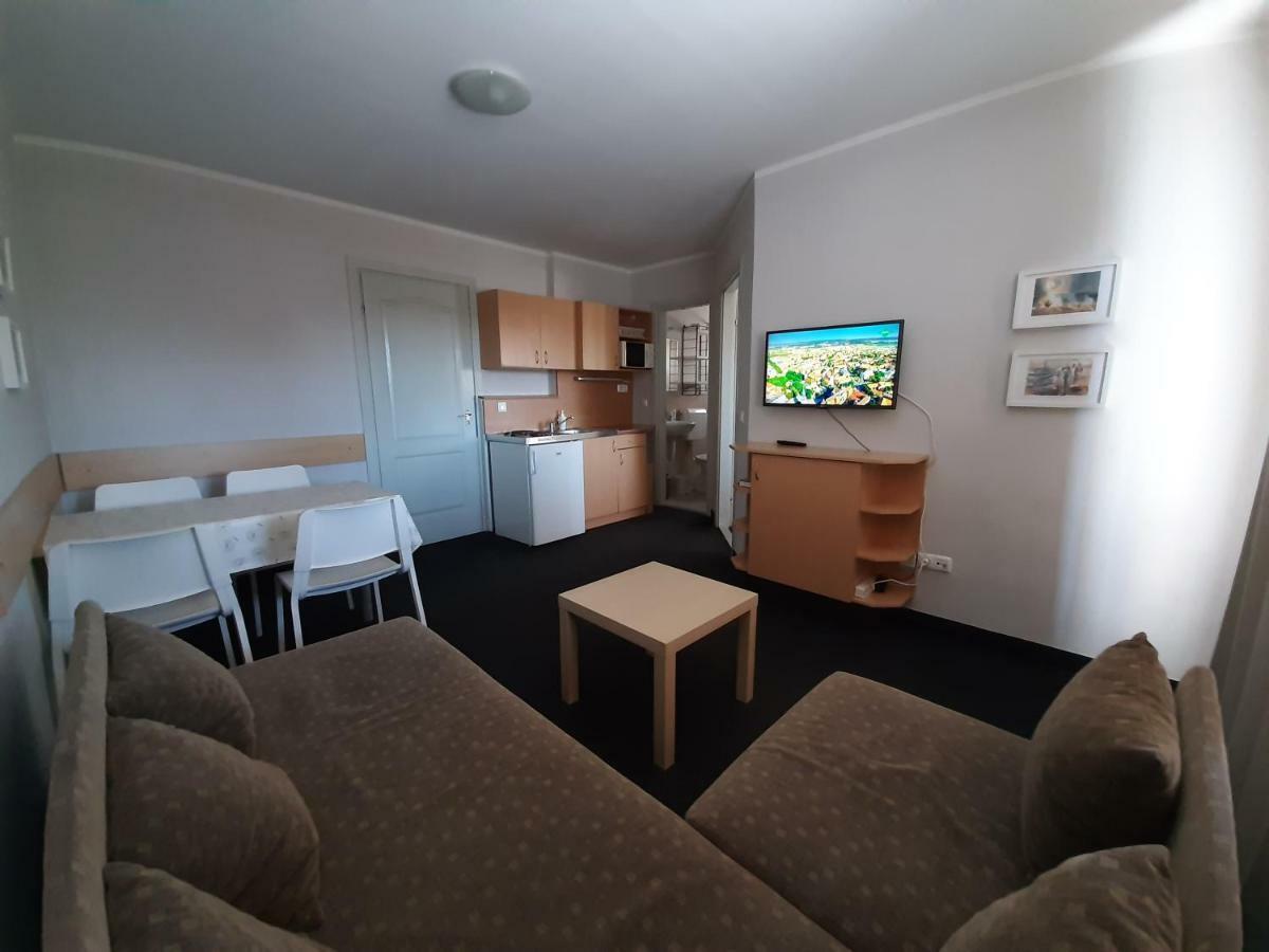Familia Apartmanhaz Keszthely Exterior foto
